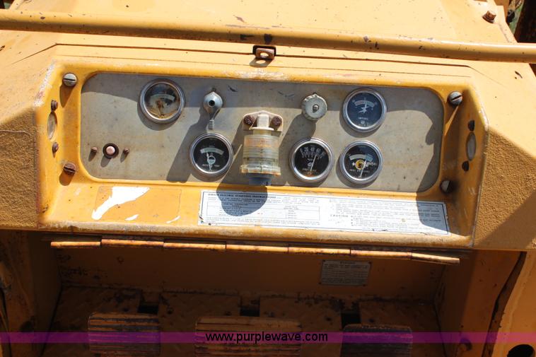 image for item H6547 1974 Caterpillar 955L track loader