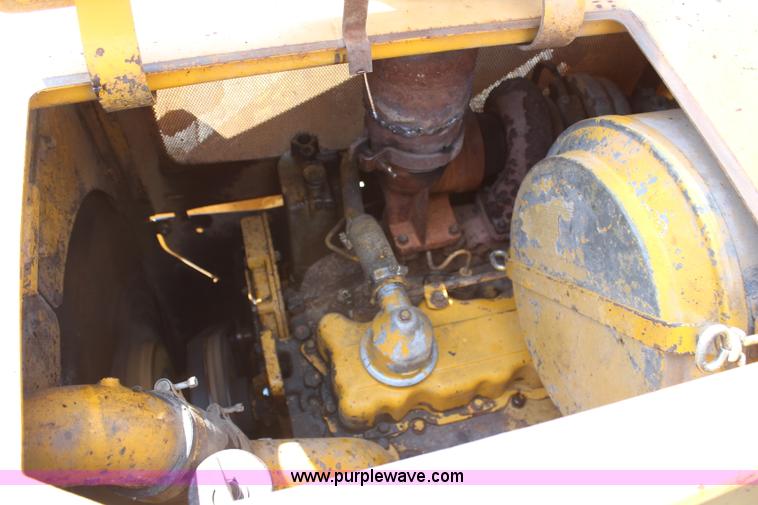 image for item H6547 1974 Caterpillar 955L track loader