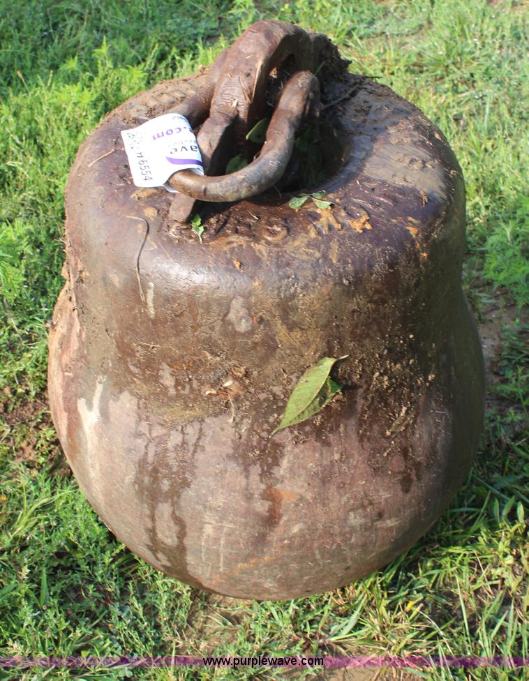 image for item H6554 4,000 lbs wrecking ball