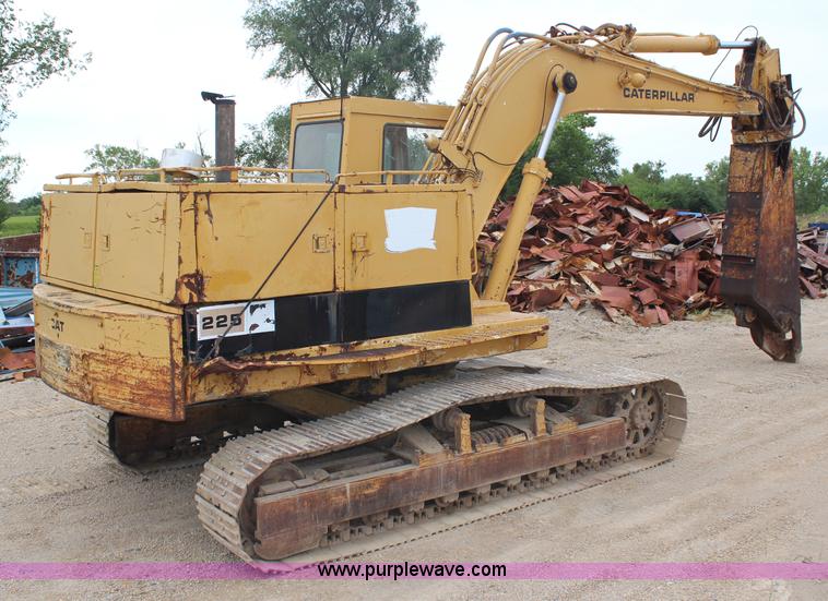 image for item H6704 1985 Caterpillar 225 LVC excavator