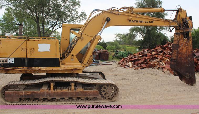 image for item H6704 1985 Caterpillar 225 LVC excavator