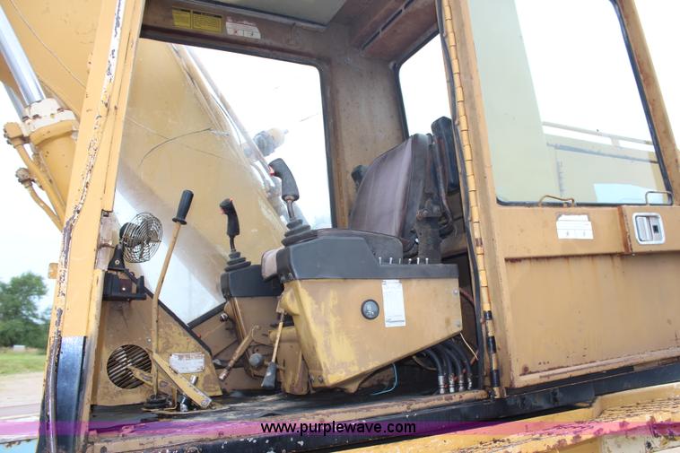 image for item H6704 1985 Caterpillar 225 LVC excavator