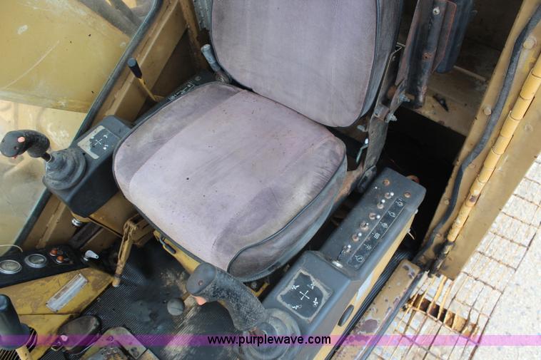 image for item H6704 1985 Caterpillar 225 LVC excavator