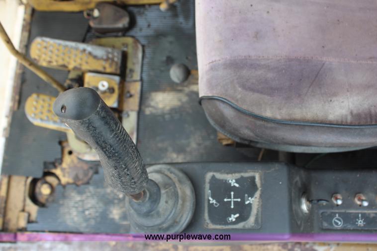 image for item H6704 1985 Caterpillar 225 LVC excavator