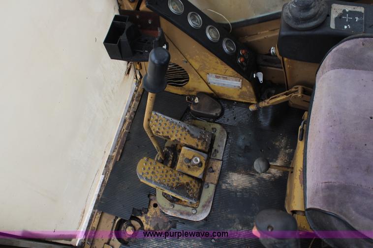 image for item H6704 1985 Caterpillar 225 LVC excavator