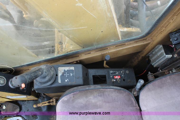 image for item H6704 1985 Caterpillar 225 LVC excavator