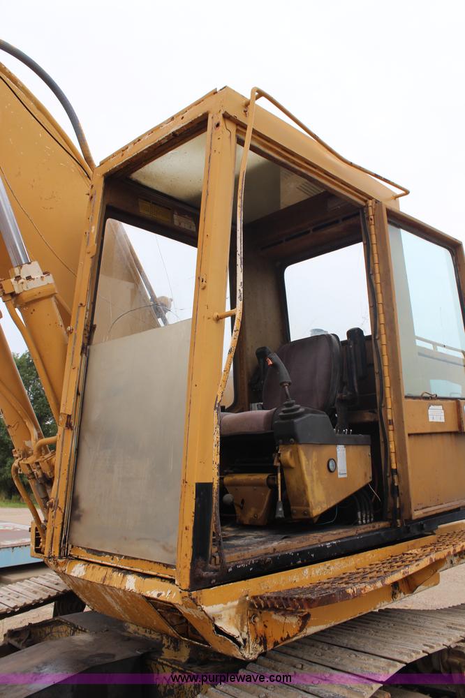 image for item H6704 1985 Caterpillar 225 LVC excavator