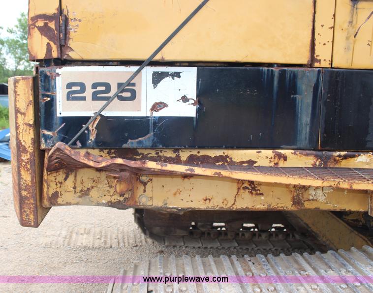 image for item H6704 1985 Caterpillar 225 LVC excavator