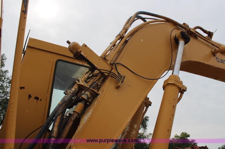 image for item H6704 1985 Caterpillar 225 LVC excavator