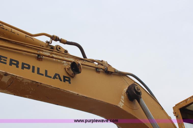 image for item H6704 1985 Caterpillar 225 LVC excavator