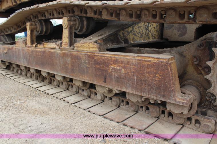 image for item H6704 1985 Caterpillar 225 LVC excavator