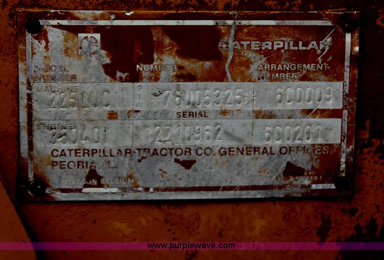 image for item H6704 1985 Caterpillar 225 LVC excavator