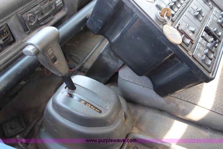 image for item H6735 2000 GMC 4500 sweeper truck