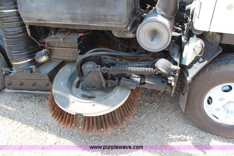 image for item H6735 2000 GMC 4500 sweeper truck