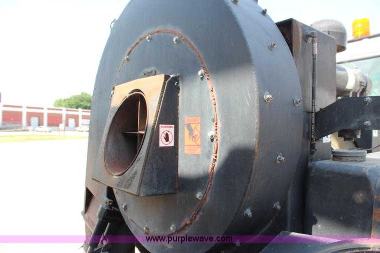 image for item H6735 2000 GMC 4500 sweeper truck