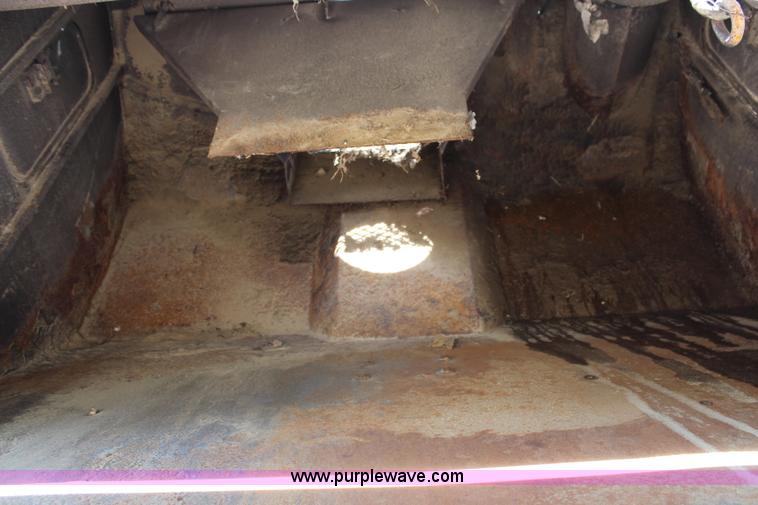 image for item H6735 2000 GMC 4500 sweeper truck