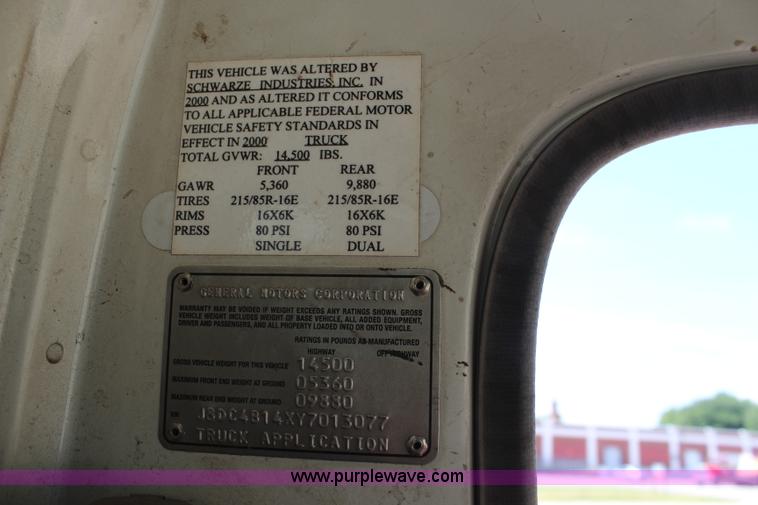 image for item H6735 2000 GMC 4500 sweeper truck