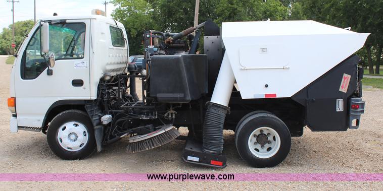 image for item H6736 1999 Isuzu NPR sweeper truck