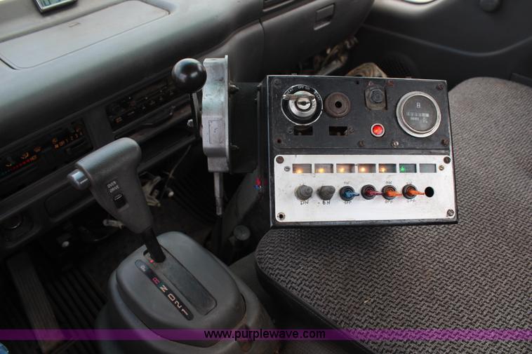 image for item H6736 1999 Isuzu NPR sweeper truck