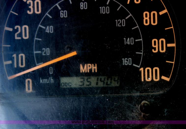 image for item H6736 1999 Isuzu NPR sweeper truck