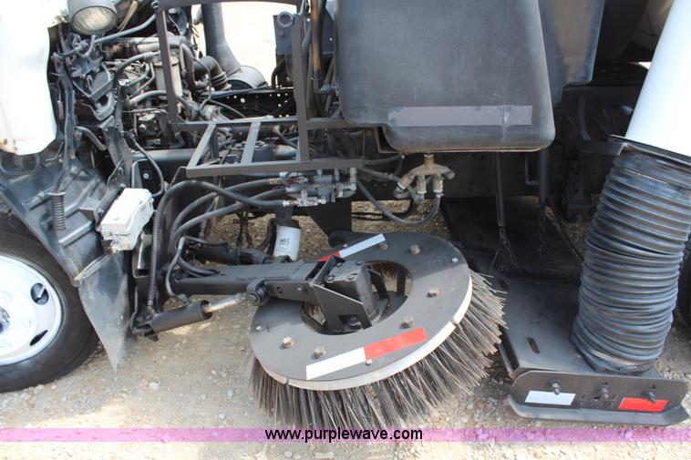 image for item H6736 1999 Isuzu NPR sweeper truck