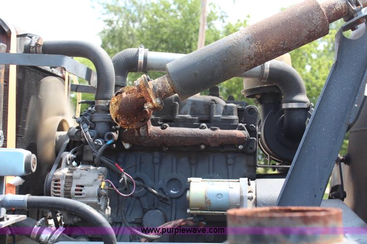 image for item H6736 1999 Isuzu NPR sweeper truck