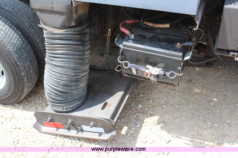 image for item H6736 1999 Isuzu NPR sweeper truck