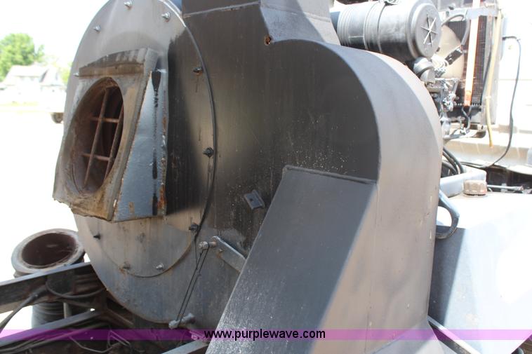 image for item H6736 1999 Isuzu NPR sweeper truck