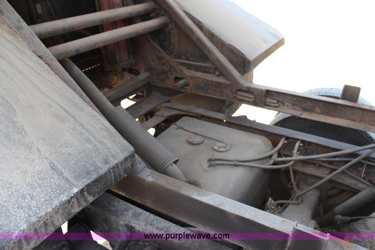 image for item H6736 1999 Isuzu NPR sweeper truck