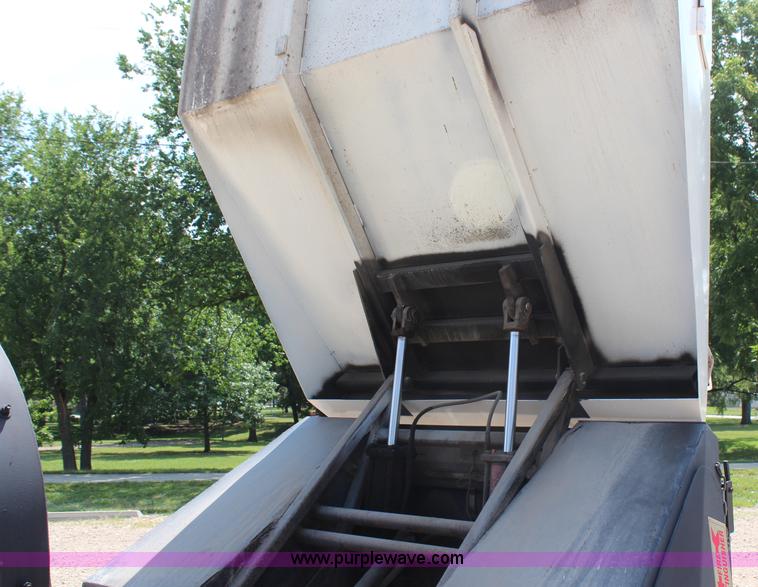 image for item H6736 1999 Isuzu NPR sweeper truck