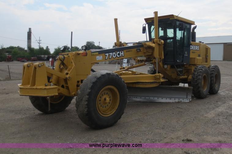 image for item H9851 2002 John Deere 770CH Series II motor grader