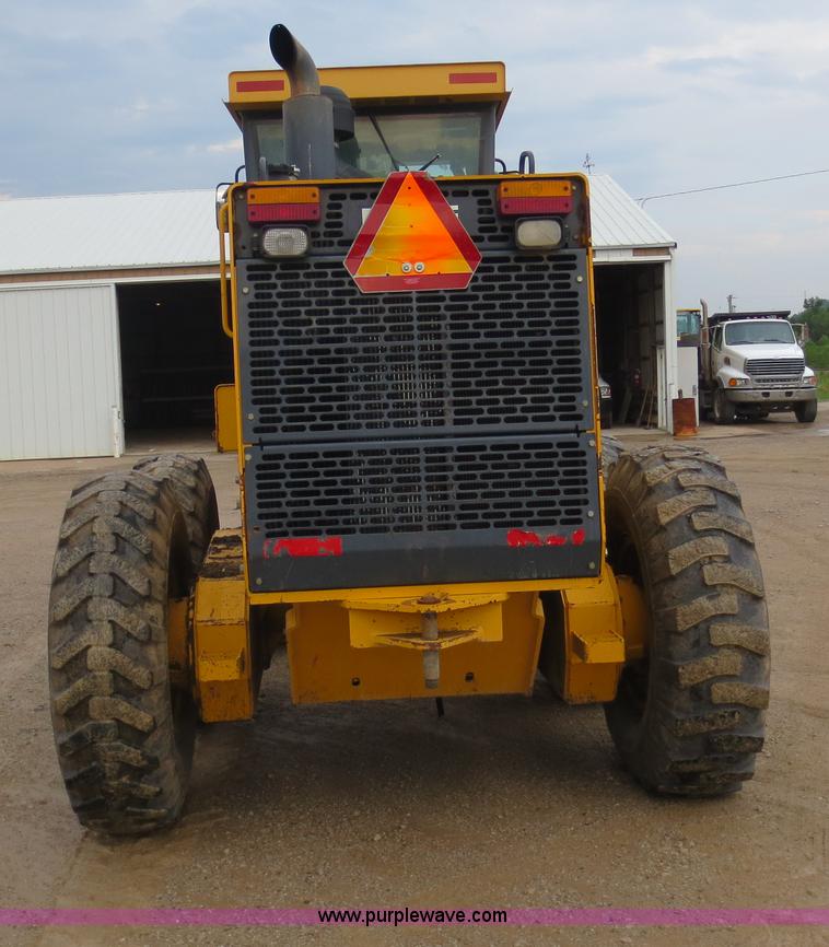 image for item H9851 2002 John Deere 770CH Series II motor grader