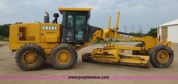 image for item H9851 2002 John Deere 770CH Series II motor grader