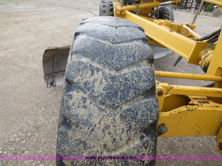 image for item H9851 2002 John Deere 770CH Series II motor grader