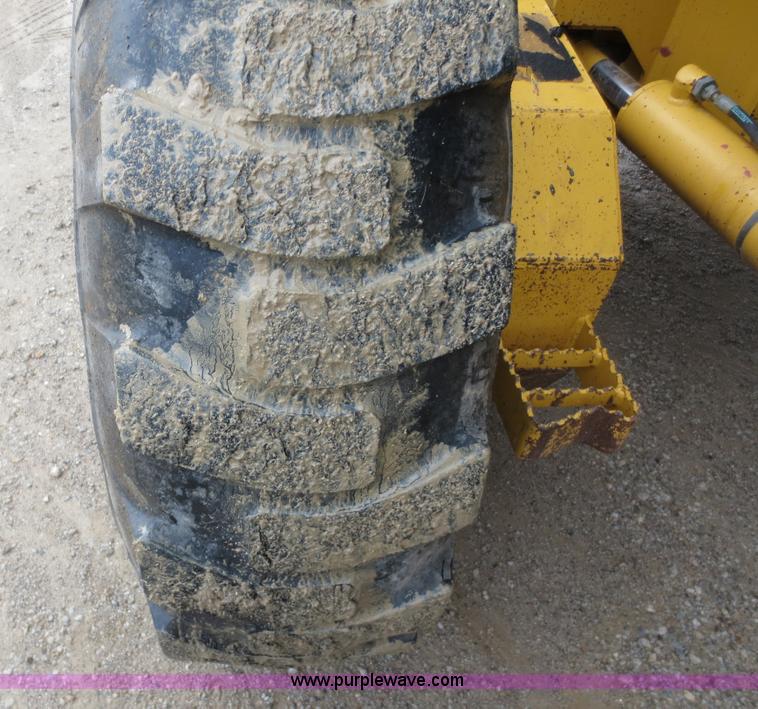 image for item H9851 2002 John Deere 770CH Series II motor grader