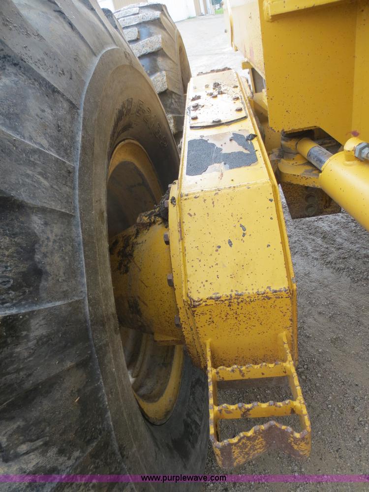 image for item H9851 2002 John Deere 770CH Series II motor grader