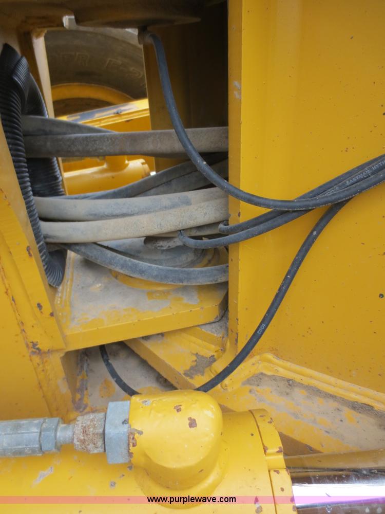 image for item H9851 2002 John Deere 770CH Series II motor grader