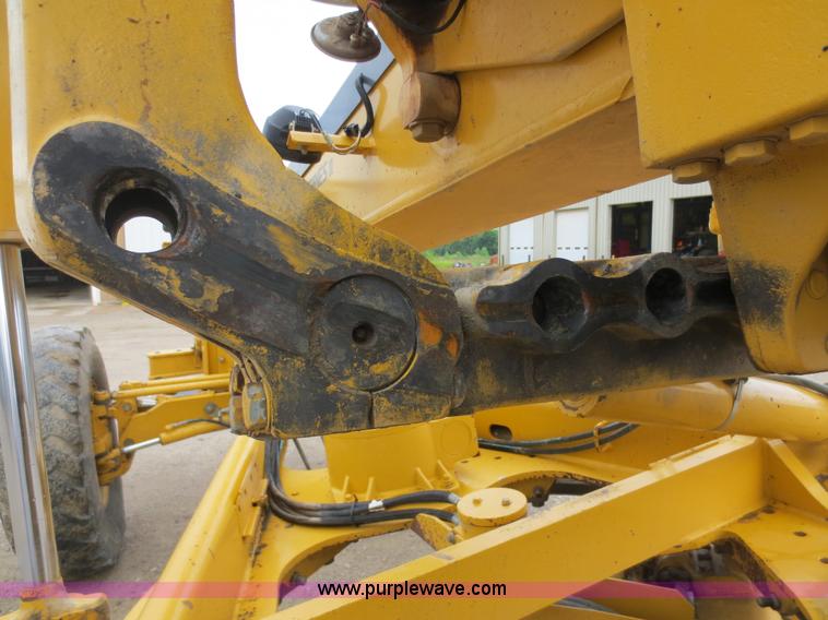 image for item H9851 2002 John Deere 770CH Series II motor grader