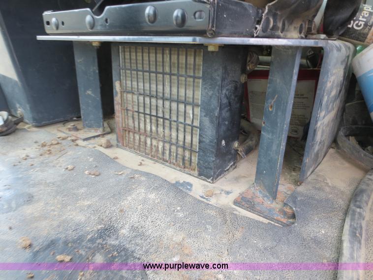 image for item H9851 2002 John Deere 770CH Series II motor grader