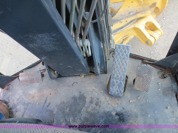 image for item H9851 2002 John Deere 770CH Series II motor grader