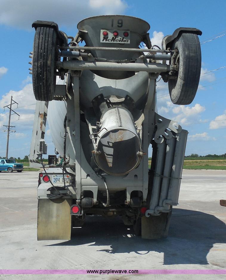 image for item H9863 1996 Mack RD690S mixer truck