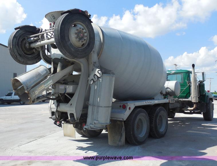 image for item H9863 1996 Mack RD690S mixer truck