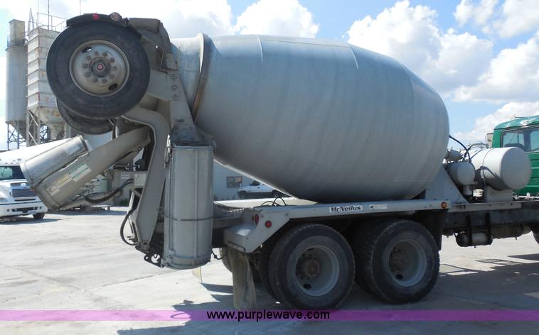 image for item H9863 1996 Mack RD690S mixer truck