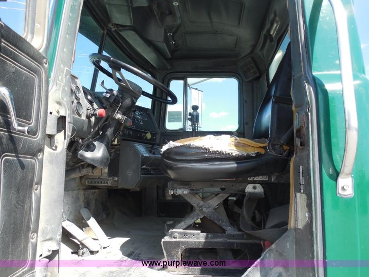 image for item H9863 1996 Mack RD690S mixer truck