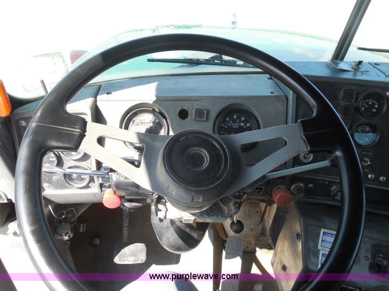 image for item H9863 1996 Mack RD690S mixer truck