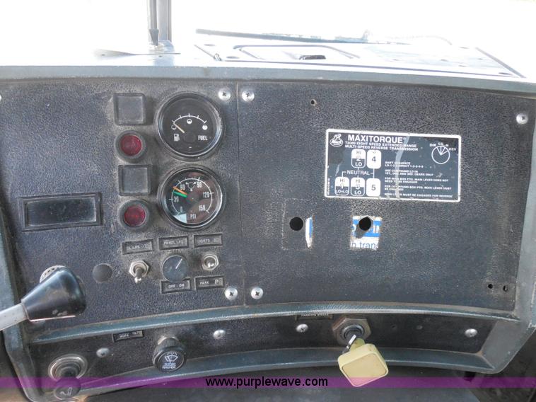 image for item H9863 1996 Mack RD690S mixer truck