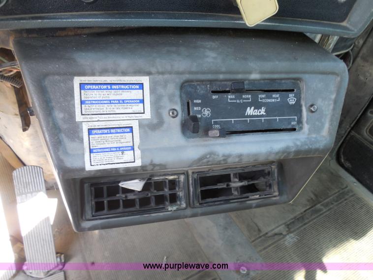 image for item H9863 1996 Mack RD690S mixer truck