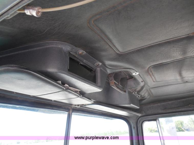 image for item H9863 1996 Mack RD690S mixer truck