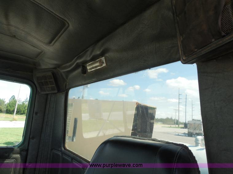 image for item H9863 1996 Mack RD690S mixer truck