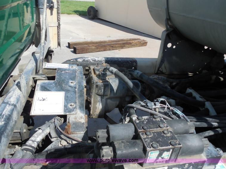 image for item H9863 1996 Mack RD690S mixer truck